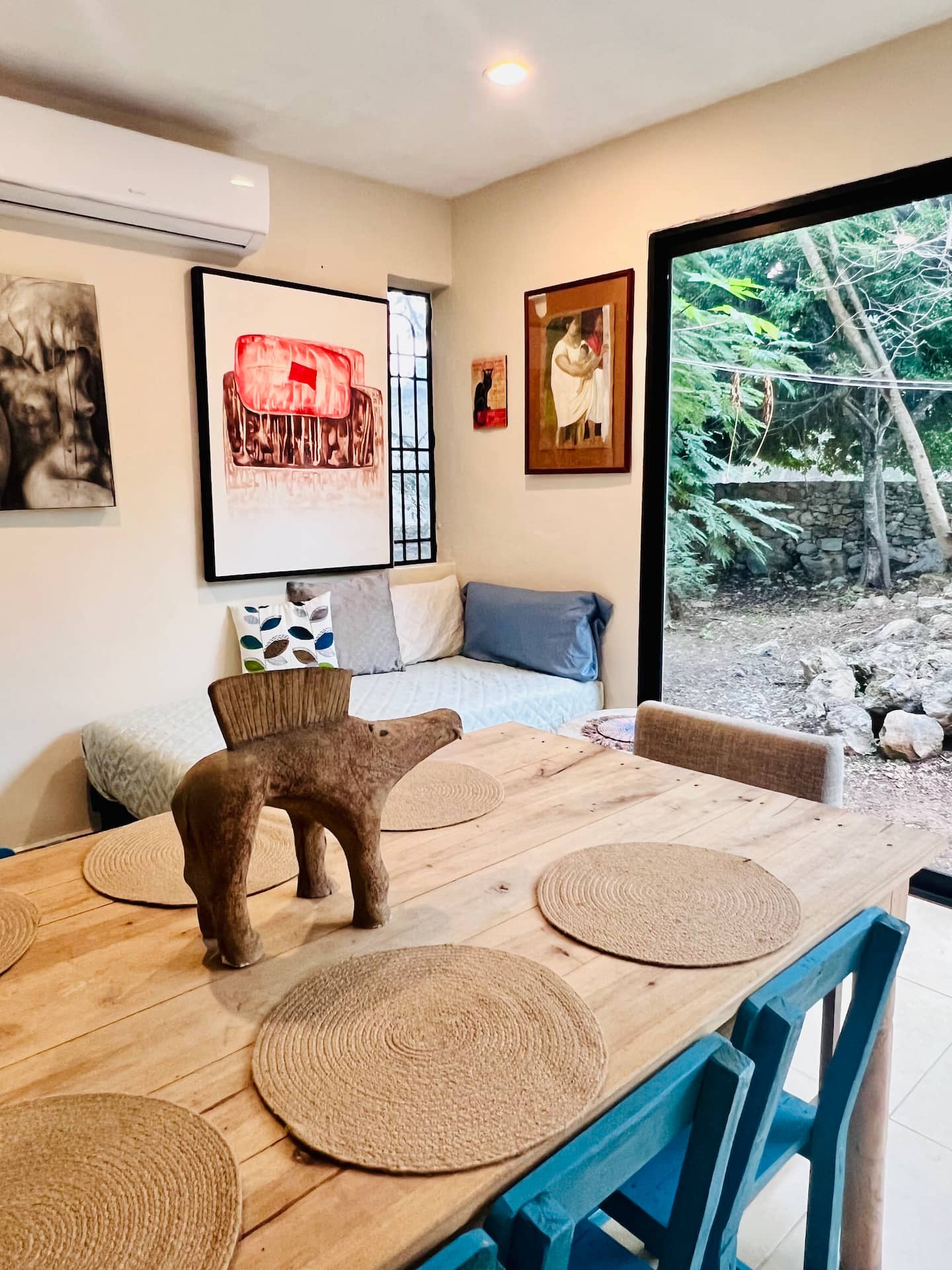 Comedor abierto al jardín